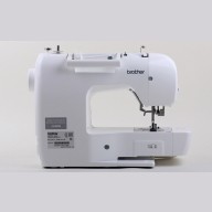 Комп'ютеризована швейна машина Brother NV 20 - швейная машина Brother NV 20 сзади